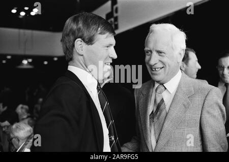 Réunion générale football rémunéré (KNVB) à Zeist Président Eric Vilé (à gauche) avec Dé Stoop Date : 26 mai 1979 lieu : Utrecht, Zeist mots clés : sport, réunions, football Nom du personnage : stoop, Dé, Vllé, Eric Nom de l'institution : KNVB Banque D'Images