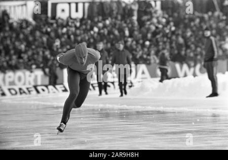 Championnats du monde de patinage (hommes) au Deventer Ard Schenk en action, no 7: Pfrommer Donne Des Indications Sur Schenk Date: 16 Février 1969 Lieu: Deventer Mots Clés: Patinage, Sport, Championnats Du Monde Nom Personnel: Schenk, Ard Banque D'Images