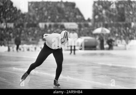 Championnats du monde de patinage (hommes) au Deventer nr. 15: Keiichi Suzuki en action Date: 16 février 1969 lieu: Deventer mots clés: Patinage, sport, championnats du monde Banque D'Images