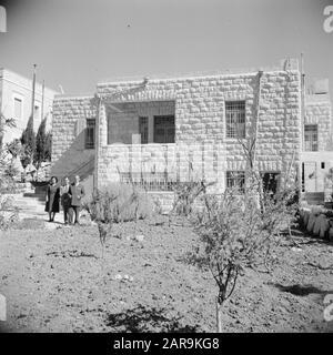 Moyen-Orient 1950-1955 : Maison du Liban et résidents à Khatib Date : 1950 lieu : Khatib, Liban mots clés : familles, maisons Banque D'Images