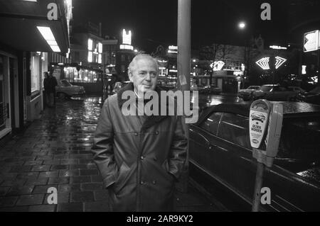Le Chanteur Leo Fuld Se Produit Au San Remo Bar Amsterdam, Affectation Haagsche Courant Date: 22 Novembre 1971 Lieu: Amsterdam, Noord-Holland Mots Clés: Chanteuses Nom De La Personne: Fuld, Leo, La Haye Courant Banque D'Images