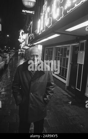 Le Chanteur Leo Fuld Se Produit Au San Remo Bar Amsterdam, Affectation Haagsche Courant Date: 22 Novembre 1971 Lieu: Amsterdam, Noord-Holland Mots Clés: Chanteuses Nom De La Personne: Fuld, Leo, La Haye Courant Banque D'Images