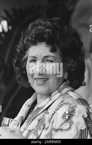 Chanteuse sans nom (Mary Servaes) dans le spectacle de Sonja Barend dans le cadre de la joint de Mary Servaes Date: 20 octobre 1987 mots clés: Chanteuses Nom personnel: Barend, Sonja, Servaes- Bey, Mary Banque D'Images