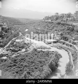 Moyen-Orient 1950-1955 : Liban vue de la fortification, la citadelle, de Tripoli sur la rivière Nahr Abu-Ali Date : 1950 lieu : Liban, Tripoli mots clés : Panorama, rivières Banque D'Images