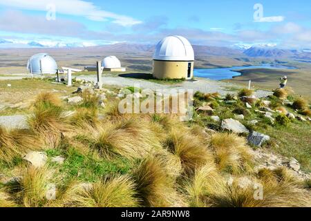 Vue de l'Observatoire de l'Université Mount John (MJUO), premier observatoire de la recherche astronomique en Nouvelle-Zélande. Banque D'Images