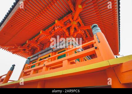 Kyoto, Japon - 17 décembre 2019 : architecture japonaise au temple de Kiyomizu-dera, Kyoto, Japon. Banque D'Images