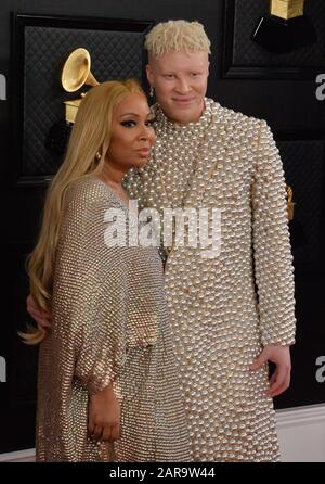 Los Angeles, Californie, États-Unis. 26 janvier 2020. (L-R) Geraldine Ross et Shaun Ross arrivent pour les 62ème Grammy Awards annuels qui ont eu lieu au Staples Center de Los Angeles le dimanche 26 janvier 2020. Photo de Jim Ruymen/UPI crédit: UPI/Alay Live News Banque D'Images