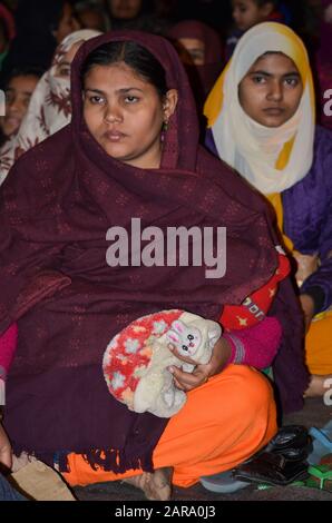 Les femmes Protestent contre CAA & NRC, Shaheen Bagh, New Delhi, Inde - 14 janvier 2020. Des centaines de mamans avec leurs enfants protestent contre la CAA et le CNRC. Banque D'Images