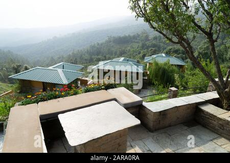 Homestay Cottages, Sitla Estate, Seetla, Nainital, Kumaon, Uttarakhand, Inde, Asie Banque D'Images
