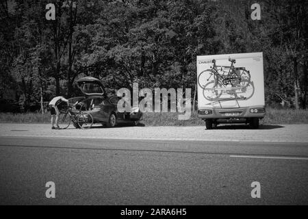 Fourgonnette avec porte-vélos arrière, Storkensohn, Haut Rhin, Grand est, France, Europe Banque D'Images