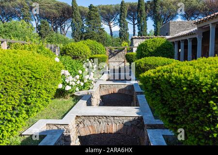 Jardins de Praedia de Giulia Felice, l'une des villas les plus intéressantes à Pompéi ancienne ville, Campanie, Italie. Banque D'Images