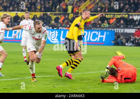 Goalschuetze Eerling HAALAND (2.de droite à gauche, DO) célèbre l'objectif pour 4: 1 pour Borussia Dortmund, jubilation, courage, joie, santé, santé, célébrer, goaljubel, football 1. Bundesliga, 19ème jour de jumelage, Borussia Dortmund ( DO) - 1.FC Cologne (K) 5: 1, le 24 janvier 2020 à Dortmund/Allemagne. € | utilisation dans le monde entier Banque D'Images