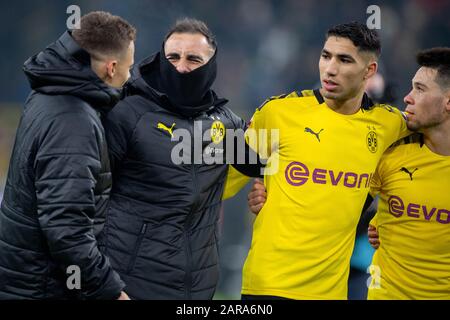 De gauche à droite THORGAN DANGER (DO), Paco ALCACER (DO), Achraf HAKIMI (DO), Raphael GUERREIRO (DO) discutent après la fin du jeu, demi-figure, demi-figure, format paysage, football 1. Bundesliga, 19ème jour de jumelage, Borussia Dortmund (DO) - 1.FC Cologne (K) 5: 1, le 24 janvier 2020 à Dortmund/Allemagne. € | utilisation dans le monde entier Banque D'Images