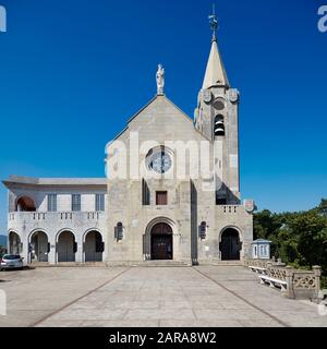 Façade de l'église Notre-Dame de Penha (construite en 1622 pour la première fois et presque entièrement reconstruite en 1935) sur la colline de Penha. Macao, Chine. Banque D'Images