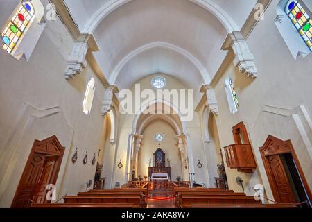 Vue intérieure de l'église Notre-Dame de Penha (construite en 1622 pour la première fois et presque entièrement reconstruite en 1935) sur le dessus du Penha Hil. Macao, Chine. Banque D'Images