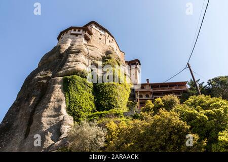 Meteora, Grèce. Le monastère byzantin de Roussanou dans les rochers de Meteora à Kalambaka Banque D'Images