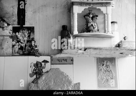 Temple De Saibaba, Réservoir D'Eau De Banganga, Walkeshwar, Malabar Hill, Mumbai, Maharashtra, Inde, Asie Banque D'Images