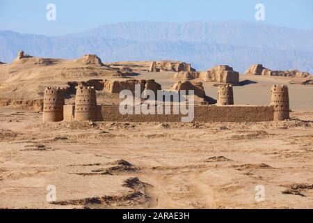 Un Caravanserai délabré dans Wu ste Lut (Dascht-e Lut) à l'est de la ville de Kerman en Iran, pris le 01.12.2017. | utilisation dans le monde entier Banque D'Images