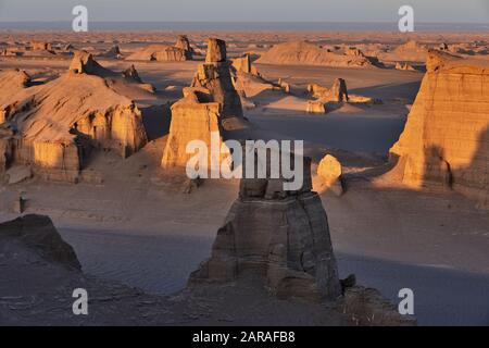 À Kerman, En Iran. 30 novembre 2017. En route dans Wu ste Lut (Dascht-e Lut) à l'est de la ville de Kerman en Iran, prise le 30 novembre 2017. | utilisation dans le monde crédit: DPA/Alay Live News Banque D'Images