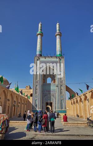 La Mosquée Jame dans la ville désertique de Yazd en Iran, prise le 17 novembre 2017. Yazd est l'une des villes les plus anciennes d'Iran avec une population d'environ 650 000 habitants. La vieille ville a été déclarée site du patrimoine mondial de l'UNESCO en 2017. | utilisation dans le monde entier Banque D'Images