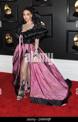 Los Angeles, Californie, États-Unis. 26 janvier 2020. Les brindilles FKA arrivent au 62ème tapis rouge annuel Grammy Awards qui s'est tenu au Staples Center le 26 janvier 2020 à Los Angeles, en Californie, aux États-Unis. (Photo de Athanlee B. Mirador/Sipa USA) crédit: SIPA USA/Alay Live News Banque D'Images