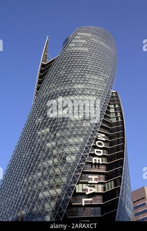 NAGOYA, JAPON - 28 avril 2012 : Mode Gakuen Spiral Towers building à Nagoya, au Japon. Le bâtiment a été achevé en 2008, est de 170m de hauteur et est parmi les plus Banque D'Images