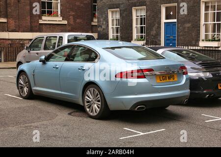 Londres, UK - 9 juillet 2016 : Jaguar XF luxe de taille moyenne voiture garée à Londres, au Royaume-Uni. En 2014, 81 570 véhicules ont été vendus par Jaguar Jaguar Land Rover company. Banque D'Images