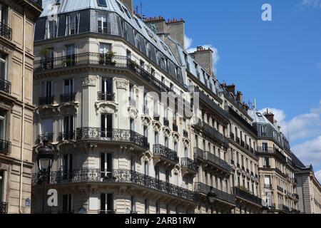 Immeubles d'appartements à Paris, France. Ancienne architecture résidentielle. Banque D'Images