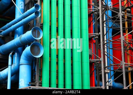 PARIS, FRANCE - 20 juillet 2011 : Centre Georges Pompidou à Paris, France. La structure post-moderne achevé en 1977 est l'une des plus reconnaissables de landma Banque D'Images