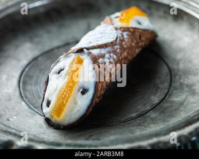 Cannolo, dessert typiquement sicilien Banque D'Images