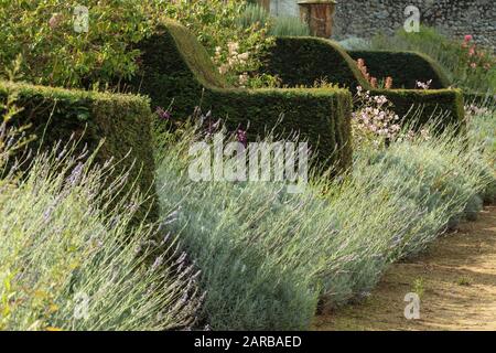 France, Indre et Loire, Chancellerie, jardins du Château de Valmer, dans le jardin potager, une nouvelle contrefort contre le mur de la terrasse (mention obligatoire Château Banque D'Images