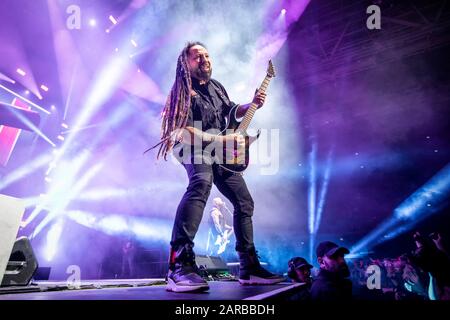 Oslo, Norvège. 23 janvier 2020. Five Finger Death Punch, le groupe américain de poids lourd, exécute un concert en direct à Spektrum à Oslo. Ici le guitariste Zoltan Bathory est vu vivre sur scène. (Crédit Photo: Gonzales Photo - Terje Dokken). Banque D'Images