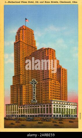 Carew Tower - Netherland Plaza Hotel, 5th and Race Street, Cincinnati, Ohio, États-Unis. Achevé en 1930 - un bel exemple d'architecture Art déco. La tour porte maintenant le nom de Joseph T. Carew, propriétaire de la chaîne de magasins Mabley & Carew, qui opérait sur le site depuis 1877. Banque D'Images