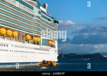Le bateau de sauvetage de paquebot a été testé dans la baie de San Juan (Porto Rico). Banque D'Images