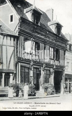 Les Andelys, est une commune du département de l'Eure en Normandie, divisée en deux parties, Grand-Andely et petit-Andely. Cette carte montre l'Hostellerie du Grand Cerf à Grand-Andely (façade du 16e siècle). Banque D'Images