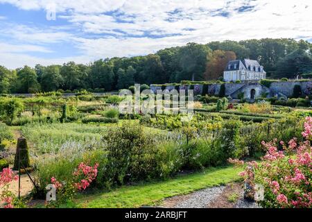 France, Indre et Loire, Chancellerie, jardins du Château de Valmer, vue sur le jardin potager (édition beaux livres indiscible // France, Indre-et-Loire Banque D'Images