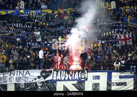 Milan Italie, 25 septembre 2002,' G.Meazza' Stadium, UEFA Champions League 2002/2003 , FC Inter - FC Ajax : Les fans de l'Inter avant le match Banque D'Images