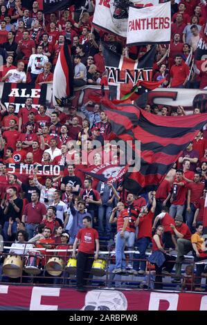 Milan Italie 13 mai 2003, Stade G.MEAZZA SAN SIRO, Ligue des Champions de l'UEFA 2002/2003, FC Inter - AC Milan : les fans de Milan avant le match Banque D'Images