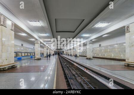 Moscou, Russie, 28 septembre 2019 : intérieur de la station de métro Partizanskaya en soirée. Banque D'Images