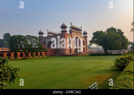 Taj Mahal, La Grande Porte, Agra, Inde Banque D'Images