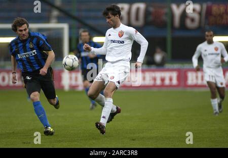 Milan Italie, 06 avril 2003, Stade G.MEAZZA SAN SIRO, Campionato di Calcio Seria A 2002/2003, FC Inter - AS Roma: Christian Panucci et Christian Vieri en action pendant le match Banque D'Images