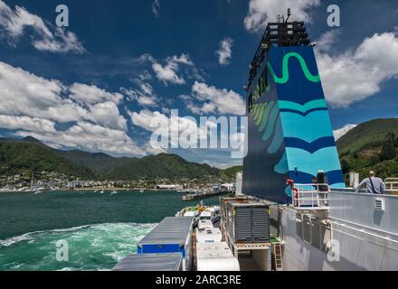 Ferry pour Interislander, Mme Kaitaki, à proximité du terminal des ferries à Picton, région de Marlborough, île du Sud, Nouvelle-Zélande Banque D'Images