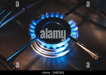 combustion de gaz à partir d'un poêle à gaz de cuisine - Banque D'Images