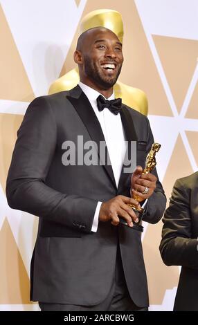 Hollywood, CA - 04 MARS : le cinéaste Kobe Bryant pose dans la salle de presse lors du 90ème prix annuel de l'Académie au Hollywood & Highland Center le 4 mars 2018 à Hollywood, Californie. Banque D'Images