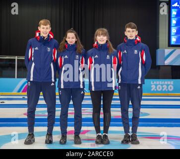 L'équipe de curling de l'équipe GB Jamie Rankin, Hannah Farries, Robyn Mitchell et Ross Craik aux Jeux Olympiques de la Jeunesse de Lausanne 2020 le 20 janvier 2020. Banque D'Images