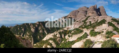 Les célèbres montagnes de la chaîne de Monserrat en Espagne Banque D'Images