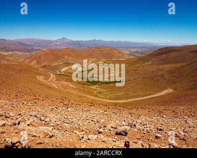 Vallées profondes, vue de la Ruta 40, la route reliant Cachi à San Antonio de Los Cobres, Argentine Banque D'Images
