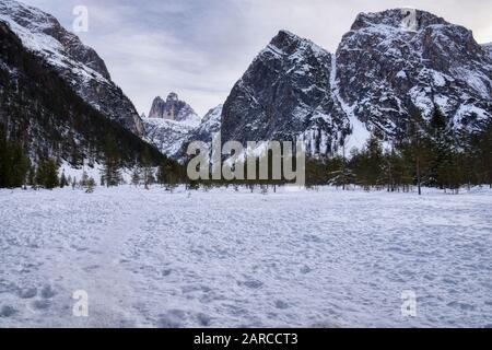 Vallée du Landro recouverte de neige en hiver Banque D'Images