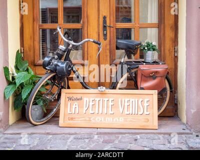 La petite Venise, ou Little venice winstub, restaurant et café à Colmar Alsace France Banque D'Images