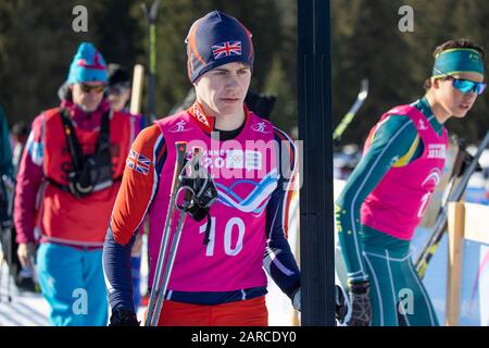 James Slimon (17) de l’équipe GB au ski de fond Classique pour hommes de 10 km lors des Jeux Olympiques de la Jeunesse de Lausanne 2020 le 21 janvier 2020. Banque D'Images